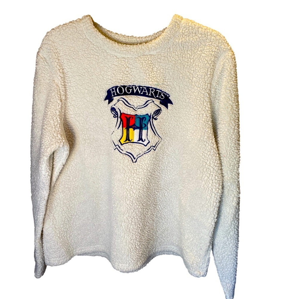 Harry Potter size L sherpa sweater “ hog warts” embroidery